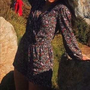 SUPER FLATTERING and waist-CINCHING romper!